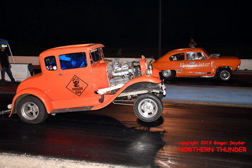 Southern Gassers - Poison Gas (near lane) vs Okie Twister (far lane)